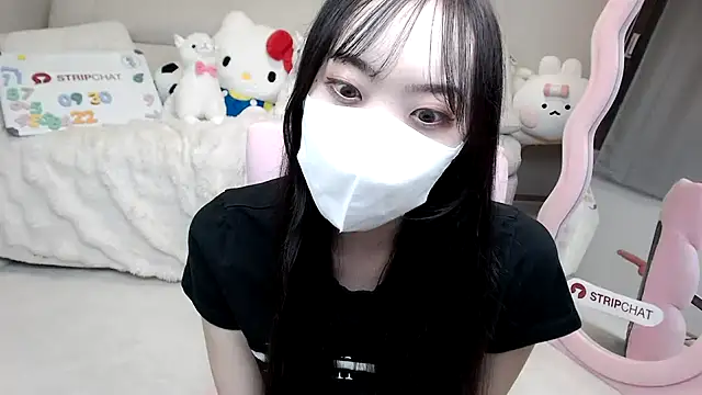 Snapshot of momo_room chatting on September 30, 2025, 10:31 am momo room online show from September 30, 2025, 10:31 am