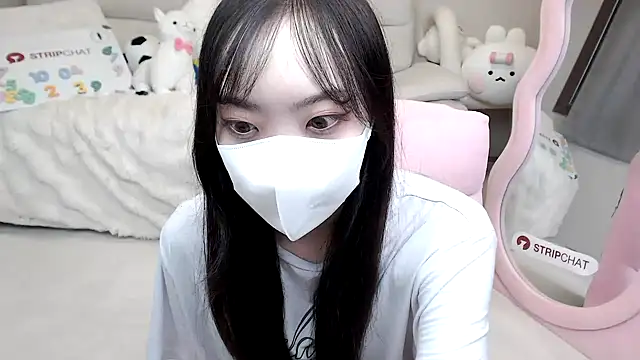 Snapshot of momo_room chatting on October 4, 2025, 6:33 am momo room online show from October 4, 2025, 6:33 am