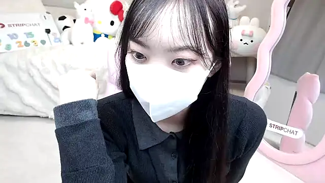 Snapshot of momo_room chatting on October 15, 2025, 10:26 am momo room online show from October 15, 2025, 10:26 am