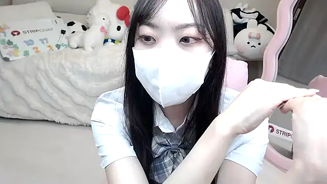 Snapshot of momo_room chatting on October 17, 2025, 10:40 am momo room online show from October 17, 2025, 10:40 am