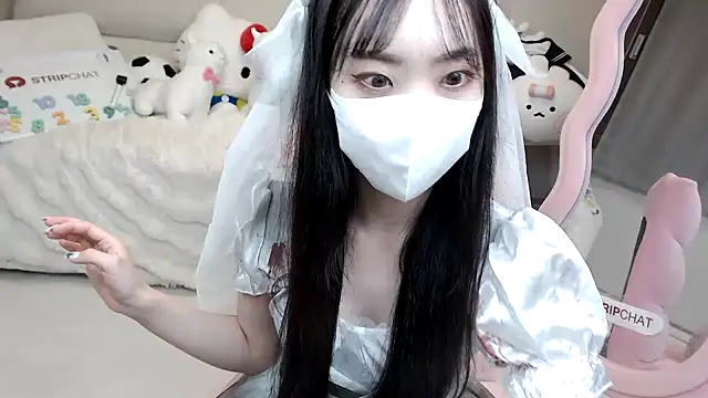 Snapshot of momo_room chatting on October 18, 2025, 11:00 am momo room online show from October 18, 2025, 11:00 am