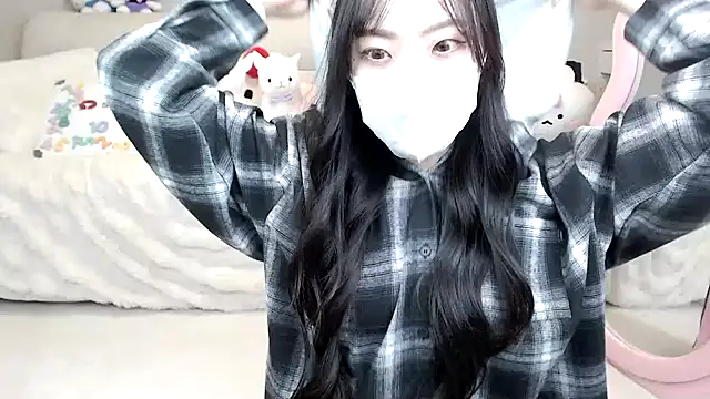 Snapshot of momo_room chatting on October 25, 2025, 2:02 pm momo room online show from October 25, 2025, 2:02 pm