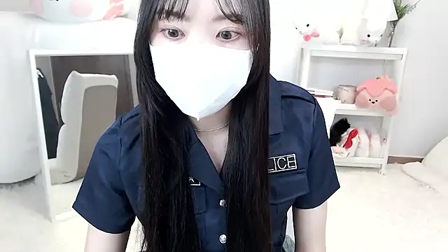 momo room online show from May 17, 2026, 11:39 am