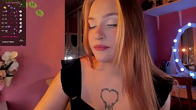 CarolineLovers online show from October 6, 2025, 9:23 pm