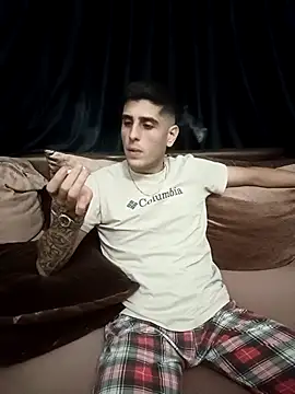 Snapshot of arenn1997 chatting on September 21, 2025, 10:11 pm arenn1997 online show from September 21, 2025, 10:11 pm