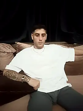 Snapshot of arenn1997 chatting on September 22, 2025, 10:12 pm arenn1997 online show from September 22, 2025, 10:12 pm