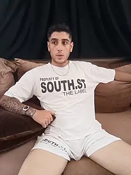 Snapshot of arenn1997 chatting on September 25, 2025, 12:31 pm arenn1997 online show from September 25, 2025, 12:31 pm