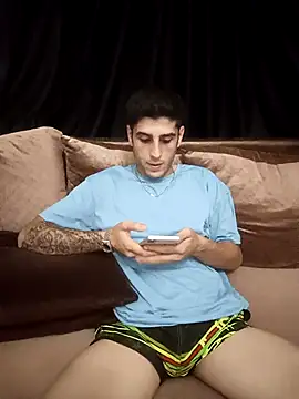 Snapshot of arenn1997 chatting on October 5, 2025, 12:09 am arenn1997 online show from October 5, 2025, 12:09 am