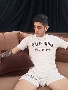 Snapshot of arenn1997 chatting on October 9, 2025, 12:14 pm arenn1997 online show from October 9, 2025, 12:14 pm