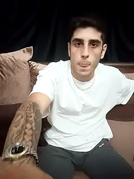 Snapshot of arenn1997 chatting on October 10, 2025, 12:20 am arenn1997 online show from October 10, 2025, 12:20 am