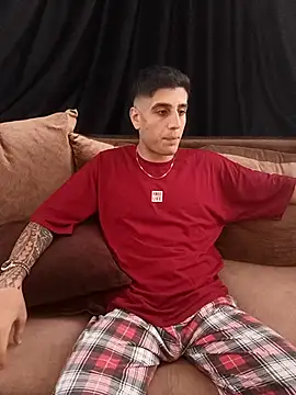 Snapshot of arenn1997 chatting on October 11, 2025, 12:36 pm arenn1997 online show from October 11, 2025, 12:36 pm