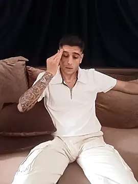 Snapshot of arenn1997 chatting on October 12, 2025, 12:15 pm arenn1997 online show from October 12, 2025, 12:15 pm