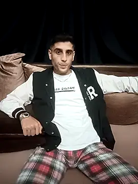 Snapshot of arenn1997 chatting on October 13, 2025, 12:21 am arenn1997 online show from October 13, 2025, 12:21 am