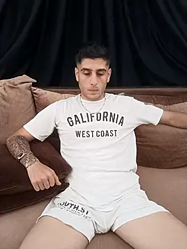 Snapshot of arenn1997 chatting on October 13, 2025, 12:27 pm arenn1997 online show from October 13, 2025, 12:27 pm