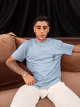 Snapshot of arenn1997 chatting on October 15, 2025, 12:05 pm arenn1997 online show from October 15, 2025, 12:05 pm