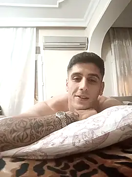 Snapshot of arenn1997 chatting on October 16, 2025, 12:11 am arenn1997 online show from October 16, 2025, 12:11 am