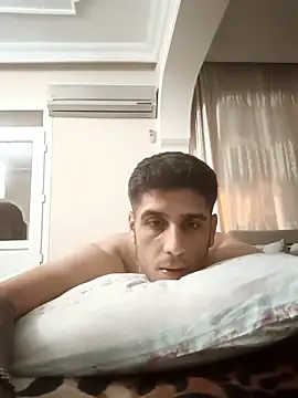 Snapshot of arenn1997 chatting on October 20, 2025, 12:33 am arenn1997 online show from October 20, 2025, 12:33 am