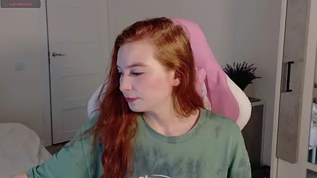 Snapshot of cinnabon_girls chatting on October 4, 2025, 1:58 am cinnabon girls online show from October 4, 2025, 1:58 am