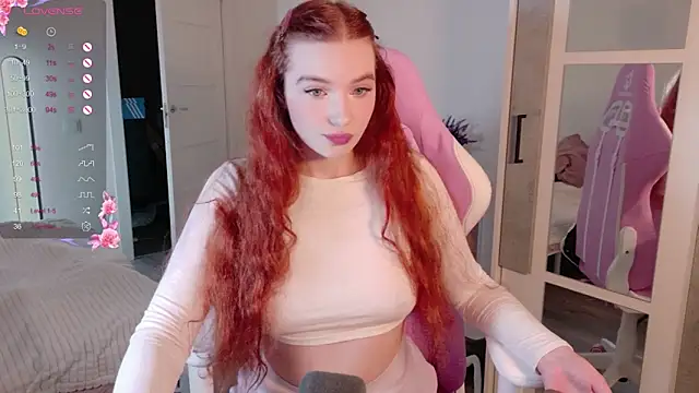 Snapshot of cinnabon_girls chatting on October 6, 2025, 4:10 am cinnabon girls online show from October 6, 2025, 4:10 am