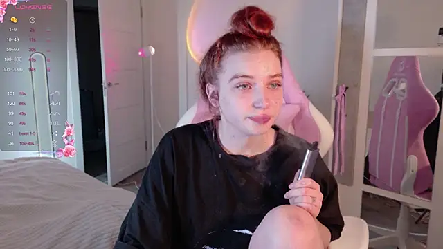 Snapshot of cinnabon_girls chatting on October 13, 2025, 5:07 am cinnabon girls online show from October 13, 2025, 5:07 am