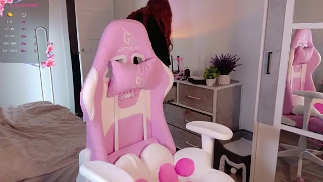 Snapshot of cinnabon_girls chatting on October 16, 2025, 5:08 am cinnabon girls online show from October 16, 2025, 5:08 am