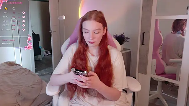 Snapshot of cinnabon_girls chatting on October 19, 2025, 7:42 am cinnabon girls online show from October 19, 2025, 7:42 am