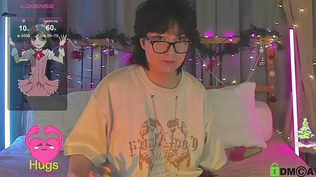 Snapshot of dreamgirllovee chatting on December 19, 2024, 8:02 am dreamgirllovee online show from December 19, 2024, 8:02 am