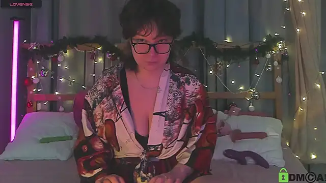 Snapshot of dreamgirllovee chatting on January 12, 2025, 1:21 am dreamgirllovee online show from January 12, 2025, 1:21 am