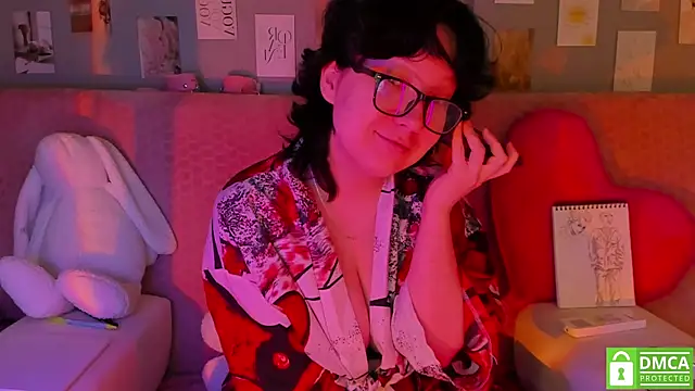 Snapshot of dreamgirllovee chatting on March 14, 2025, 12:32 am dreamgirllovee online show from March 14, 2025, 12:32 am