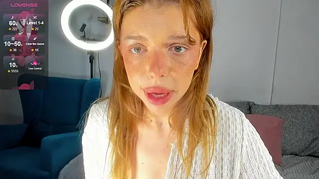 Snapshot of Hannah_Carr chatting on October 9, 2025, 7:23 pm Hannah Carr online show from October 9, 2025, 7:23 pm