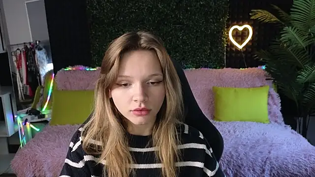 LitaBrom online show from October 1, 2025, 1:33 am