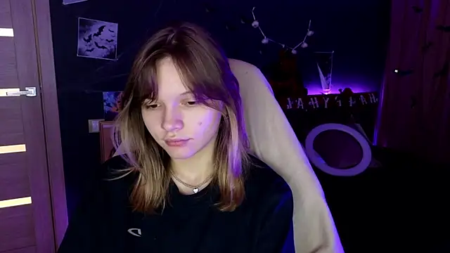 LitaBrom online show from October 24, 2025, 3:03 am