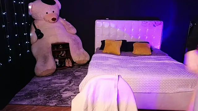 LitaBrom online show from November 14, 2025, 2:21 am