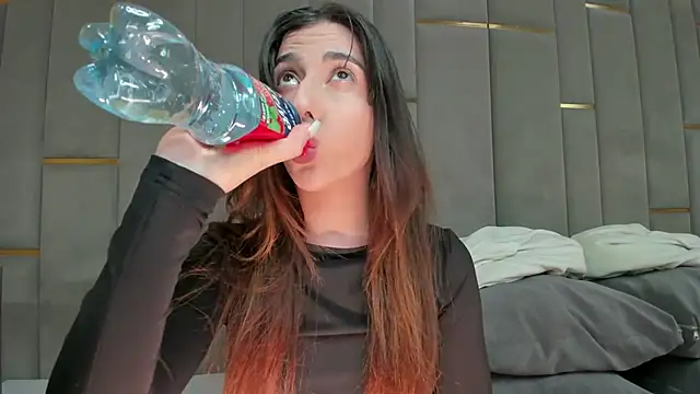 Snapshot of eva_lim chatting on December 22, 2025, 3:42 pm eva lim online show from December 22, 2025, 3:42 pm