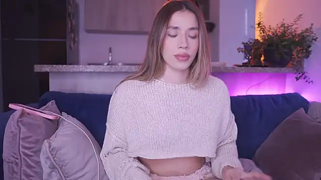 honeyann08 online show from November 5, 2025, 8:42 pm