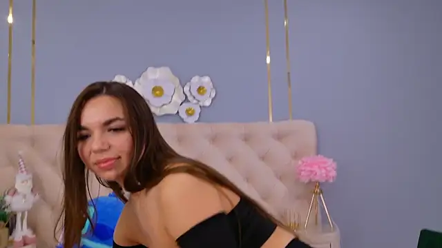 CamillaLarson online show from December 19, 2024, 9:18 am