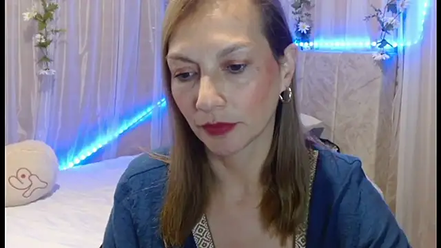 italagomez  online show from January 19, 2025, 11:45 am