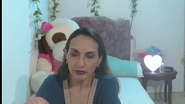 italagomez  online show from October 21, 2025, 11:16 pm