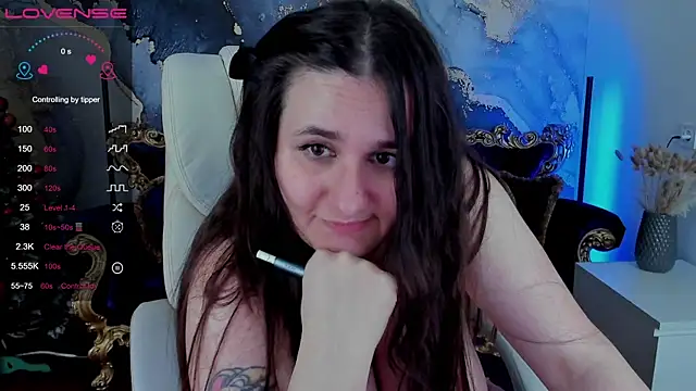 JuicyBeRrys online show from December 29, 2024, 1:38 pm