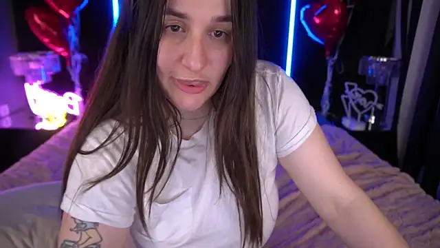 JuicyBeRrys online show from February 16, 2025, 4:10 pm
