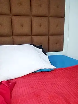 ELLA KELLY online show from September 30, 2025, 11:59 am