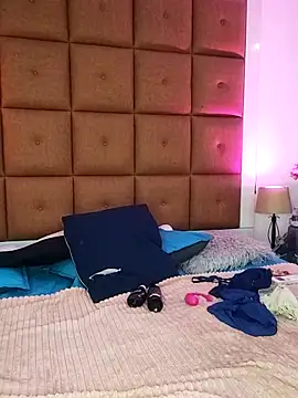 ELLA KELLY online show from October 24, 2025, 12:01 pm