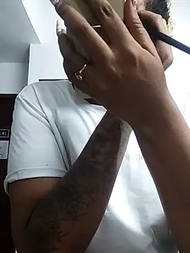 ELLA KELLY online show from November 11, 2025, 11:43 am