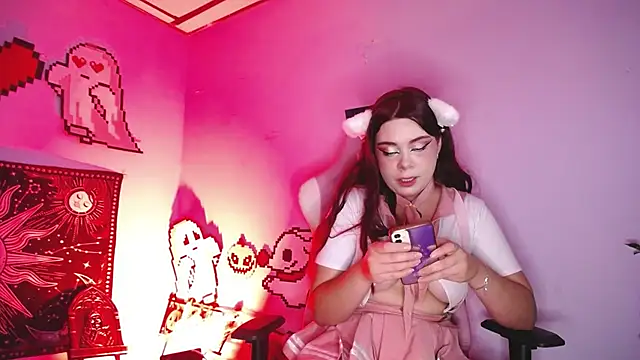 Snapshot of Erza_escarleth chatting on October 24, 2025, 10:06 pm Erza escarleth online show from October 24, 2025, 10:06 pm