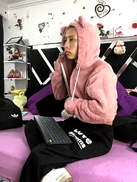 Snapshot of 1lovelygirls chatting on October 7, 2025, 12:02 pm 1lovelygirls online show from October 7, 2025, 12:02 pm