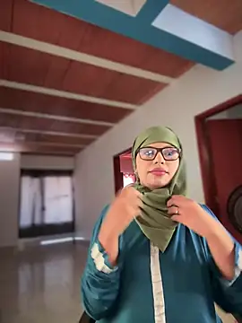 lalilamassu1 online show from November 6, 2025, 6:42 pm