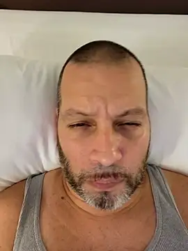 Snapshot of Just2much chatting on November 20, 2025, 2:12 am Just2much online show from November 20, 2025, 2:12 am