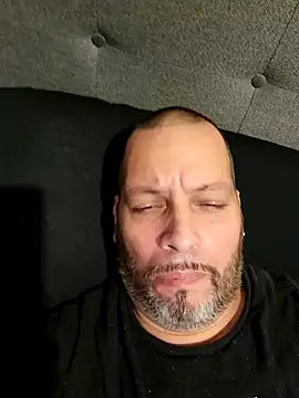 Snapshot of Just2much chatting on December 1, 2025, 1:16 pm Just2much online show from December 1, 2025, 1:16 pm