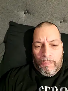 Snapshot of Just2much chatting on December 15, 2025, 12:53 pm Just2much online show from December 15, 2025, 12:53 pm