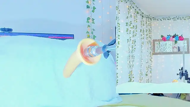 Tiffanny Love  online show from October 8, 2025, 9:29 am